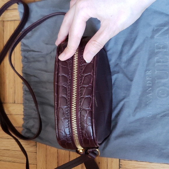 Alexander McQueen Croc-Effect Leather Camera Bag - Picture 4 of 12